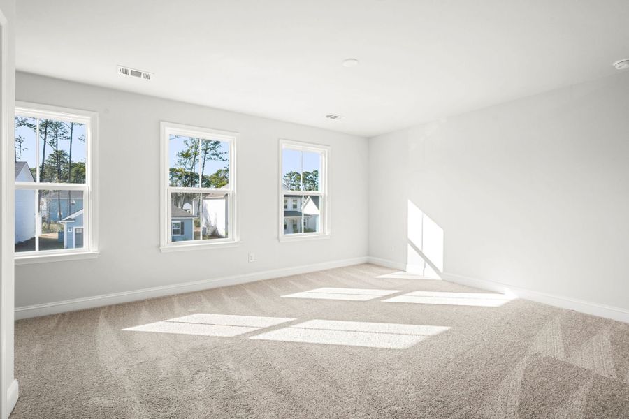 Spacious, unfurnished interior of a new home in Waterways, Richmond Hill (Image 18).