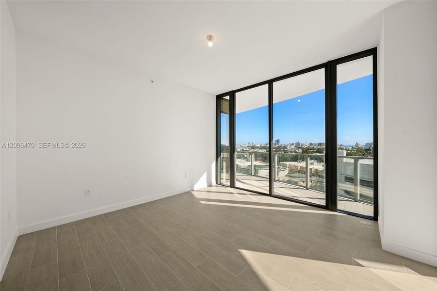 Spacious, unfurnished interior of a new home in , Miami Beach (Image 18).