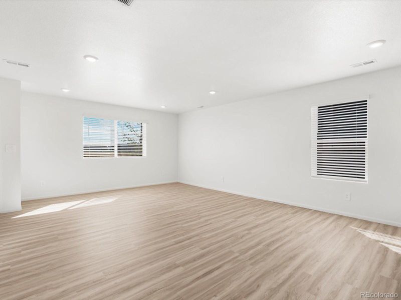 Spacious, unfurnished interior of a new home in Skyview at High Point, Aurora (Image 23).