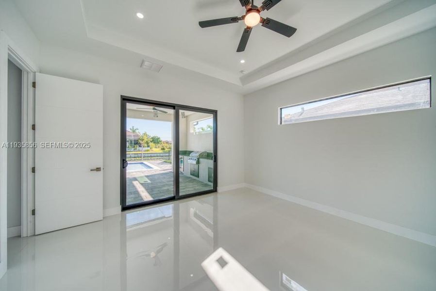 Spacious, unfurnished interior of a new home in , Cape Coral (Image 79).