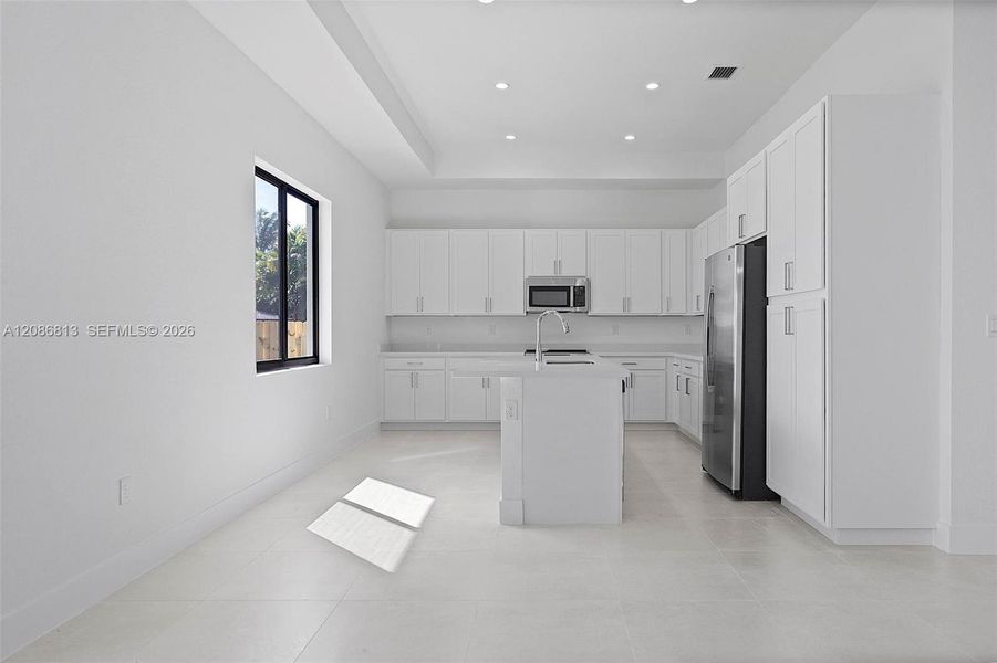 Spacious, unfurnished interior of a new home in , Cutler Bay (Image 45).