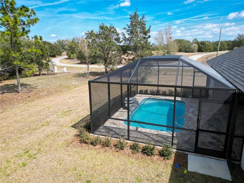 Exterior details and patio area of a home in , Dunnellon (Image 29).