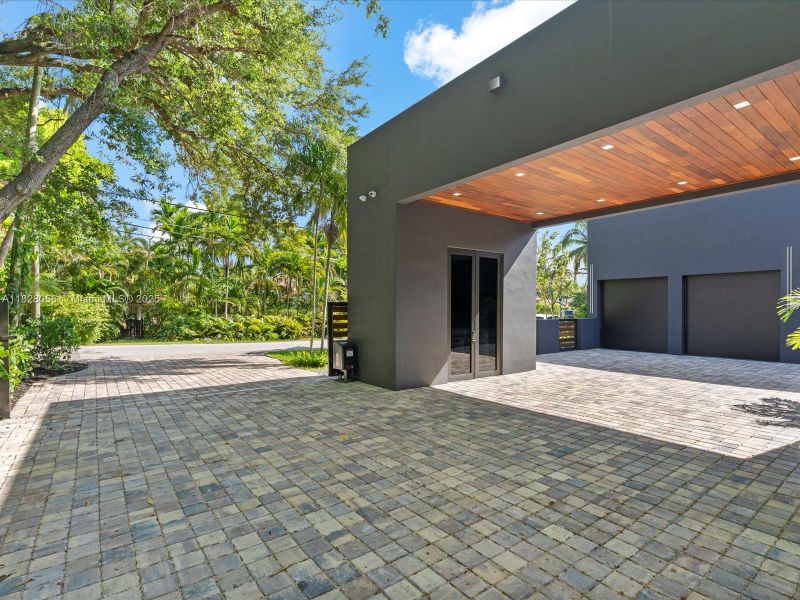 Exterior details and patio area of a home in , Miami (Image 39).