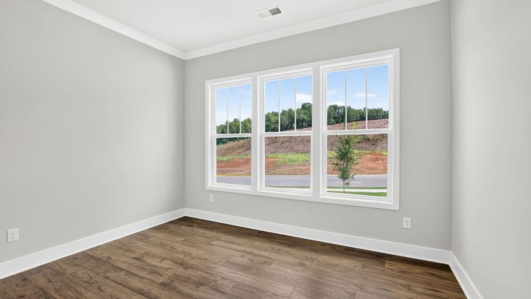 Spacious, unfurnished interior of a new home in Sunset Summits, Spartanburg (Image 20).