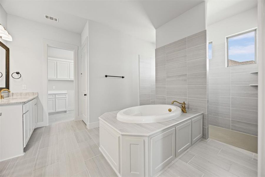 Furnished interior view inside a new home in Waterfall Ranch - 1 Acre Lots, Waxahachie (Image 16). Furnished interior view inside a new home in Waterfall Ranch - 1 Acre Lots, Waxahachie (Image 16).