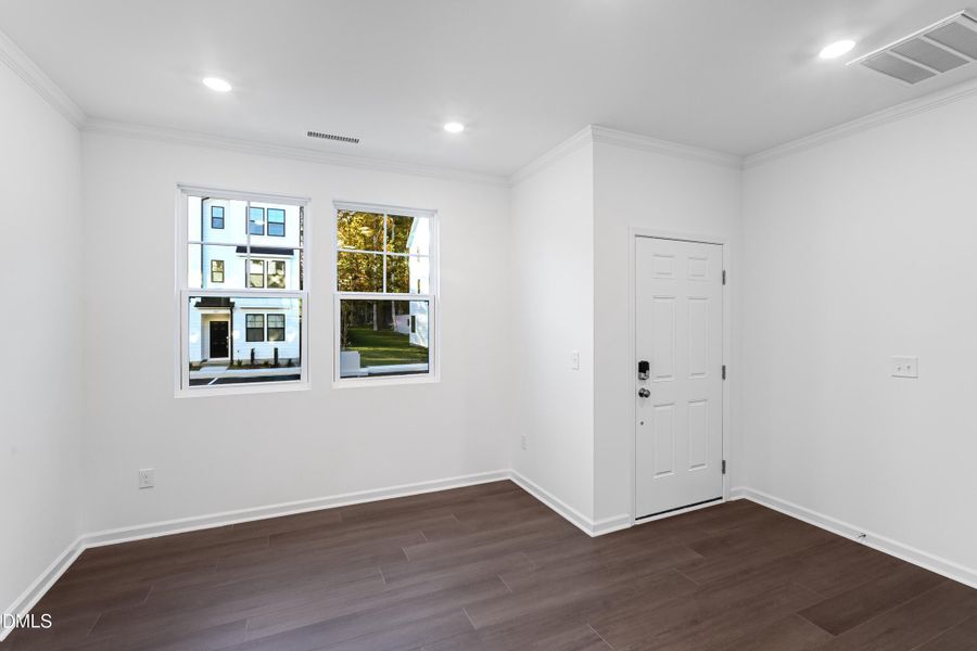 SUN_CrescentTownes_Pic_Savannah_Dining_1