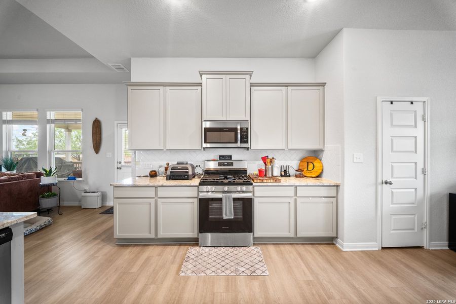 Furnished interior view inside a new home in Jordan's Ranch, San Antonio (Image 7).