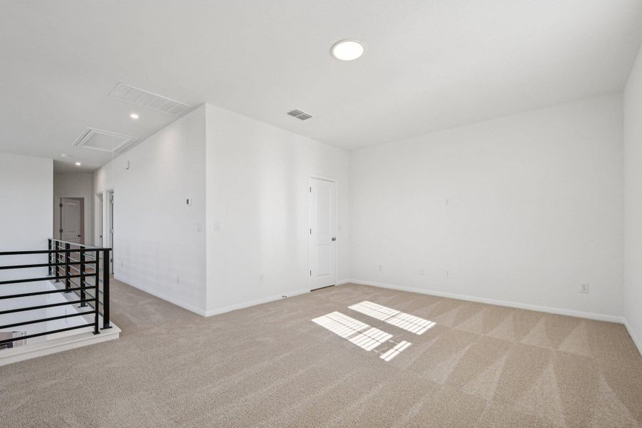 Spacious, unfurnished interior of a new home in Porter Country, Buda (Image 22).