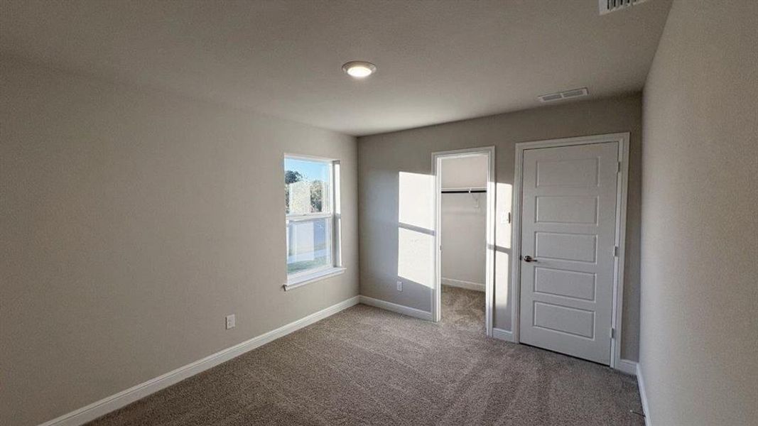 Spacious, unfurnished interior of a new home in Sandstone Estates, Granbury (Image 24).