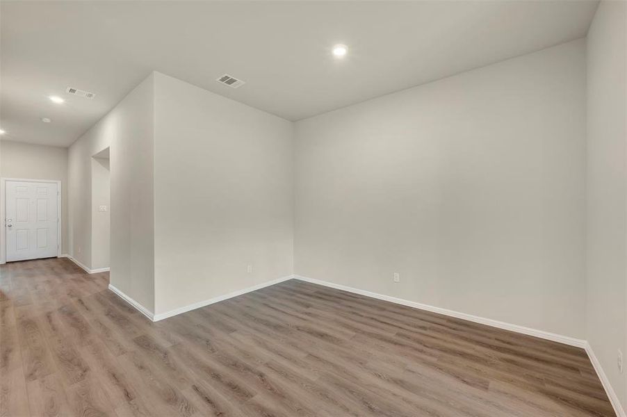 Spacious, unfurnished interior of a new home in Forest Park, Princeton (Image 34).