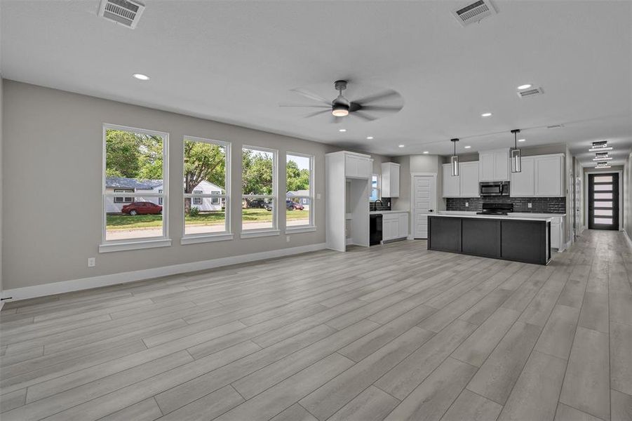 Spacious, unfurnished interior of a new home in , Grand Prairie (Image 35).