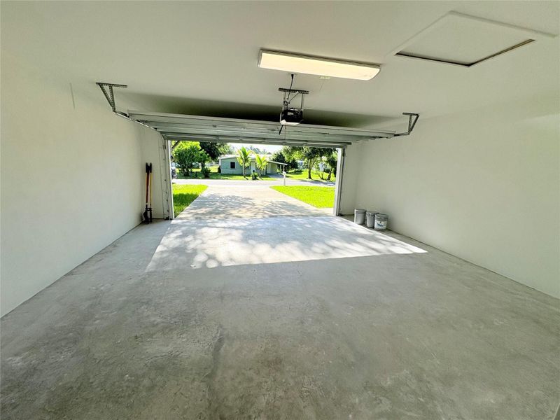 Furnished interior view inside a new home in , Okeechobee (Image 4).