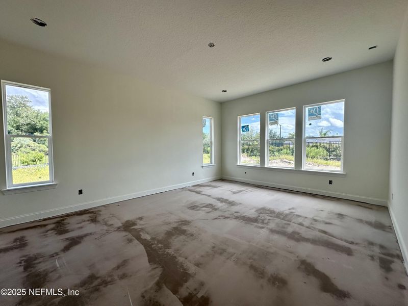 Spacious, unfurnished interior of a new home in SilverLeaf, St. Augustine (Image 9).