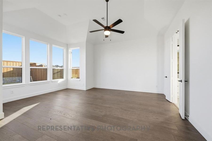 Spacious, unfurnished interior of a new home in Mosaic, Prosper (Image 19).