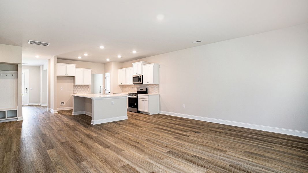 Spacious, unfurnished interior of a new home in Shell Pointe, Gilbert (Image 19). Spacious, unfurnished interior of a new home in Shell Pointe, Gilbert (Image 19).