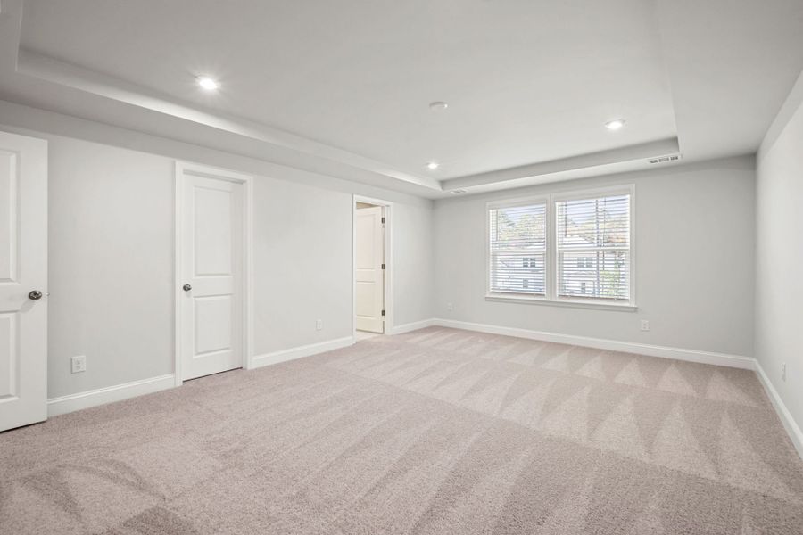 Spacious, unfurnished interior of a new home in Waterways, Richmond Hill (Image 39).