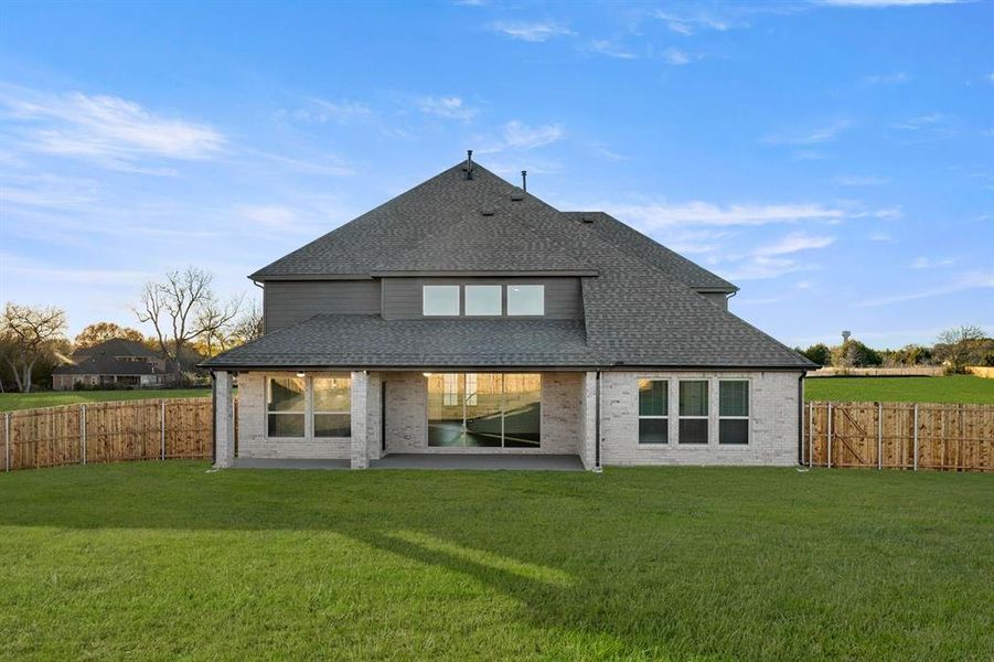 Exterior details and patio area of a home in Broadmoor Estates, Ovilla (Image 3).
