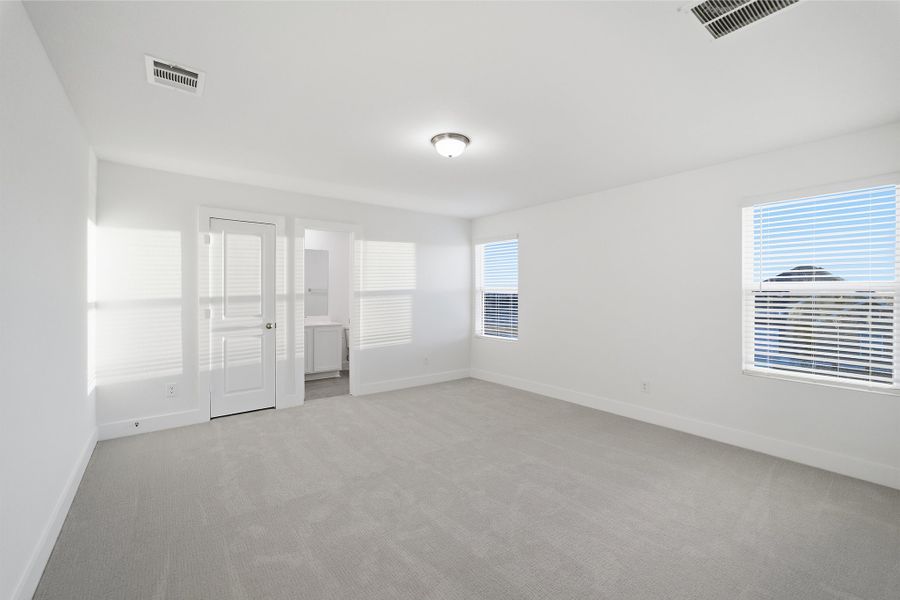 Spacious, unfurnished interior of a new home in Hunters Glen, Jarrell (Image 54).