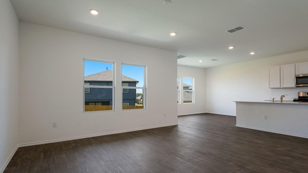 Spacious, unfurnished interior of a new home in Durango, Mustang Ridge (Image 17).