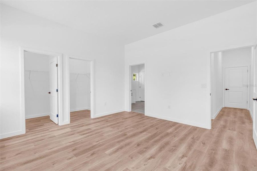 Spacious, unfurnished interior of a new home in , Citrus Springs (Image 31).