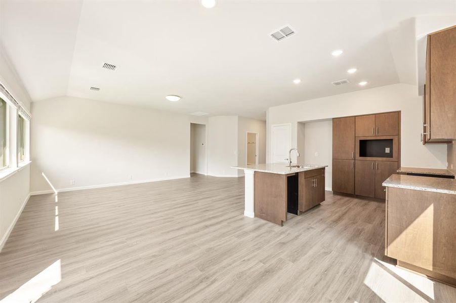 Spacious, unfurnished interior of a new home in Godley Ranch Elements, Godley (Image 20).