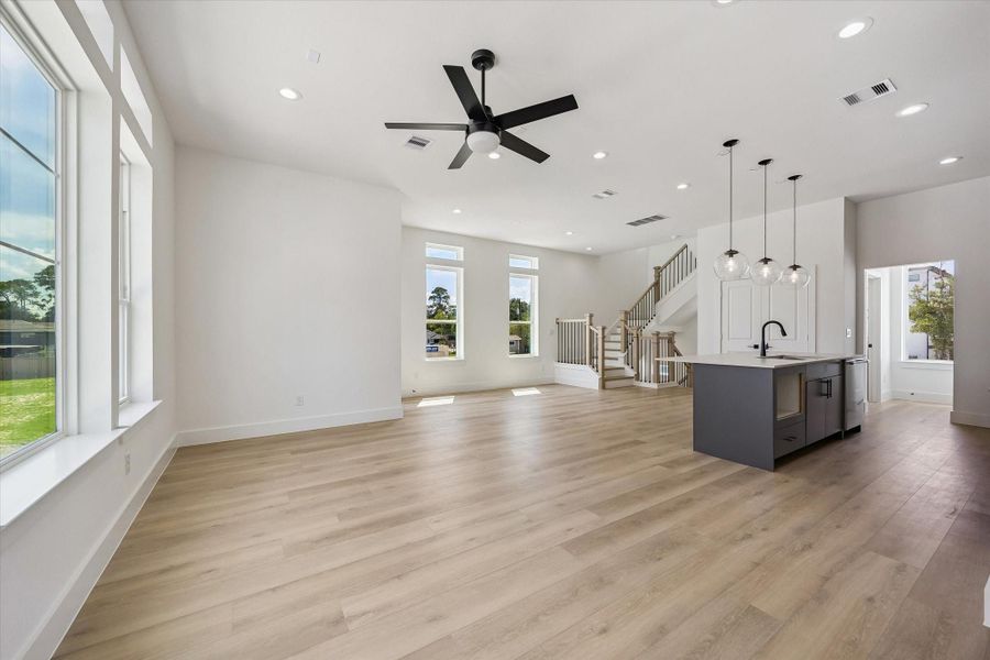 Spacious, unfurnished interior of a new home in Thornton Oaks, Houston (Image 15).