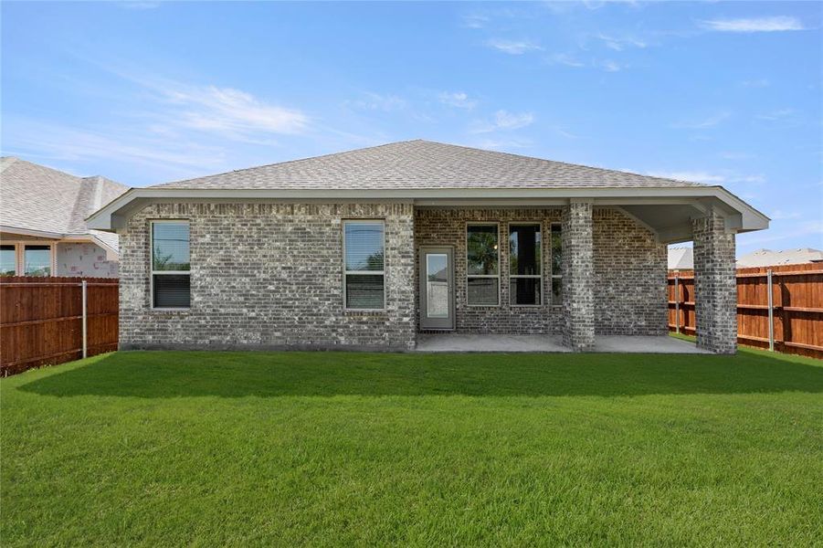 Exterior details and patio area of a home in Arcadia Trails, Balch Springs (Image 2).