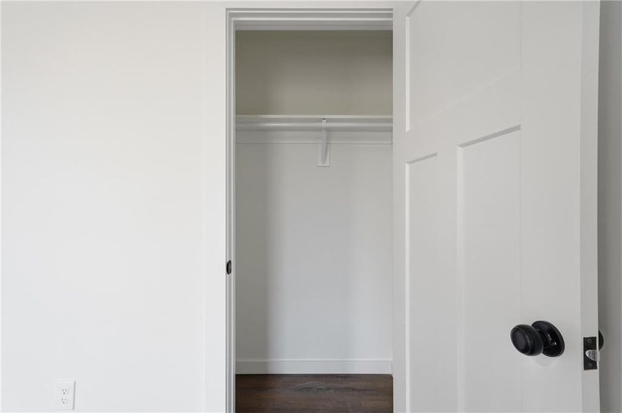 Spacious, unfurnished interior of a new home in , Jasper (Image 43).