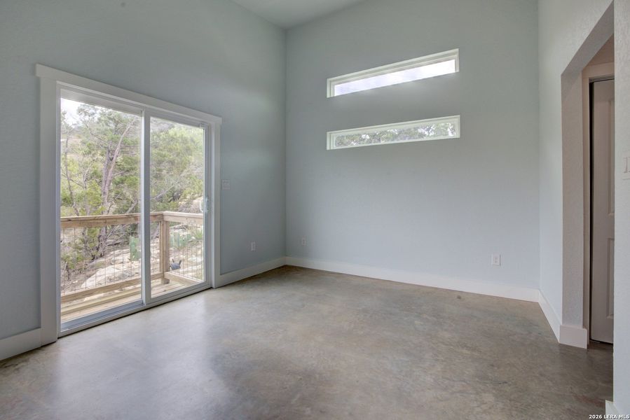 Spacious, unfurnished interior of a new home in , Canyon Lake (Image 12).