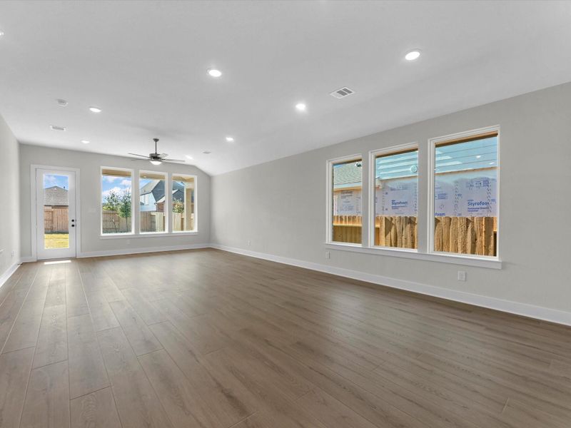 Spacious, unfurnished interior of a new home in Garden Glen at Clopton Farms, Montgomery (Image 10).