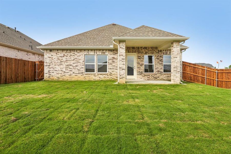 Exterior details and patio area of a home in Lone Oak, Alvarado (Image 17). Exterior details and patio area of a home in Lone Oak, Alvarado (Image 17).