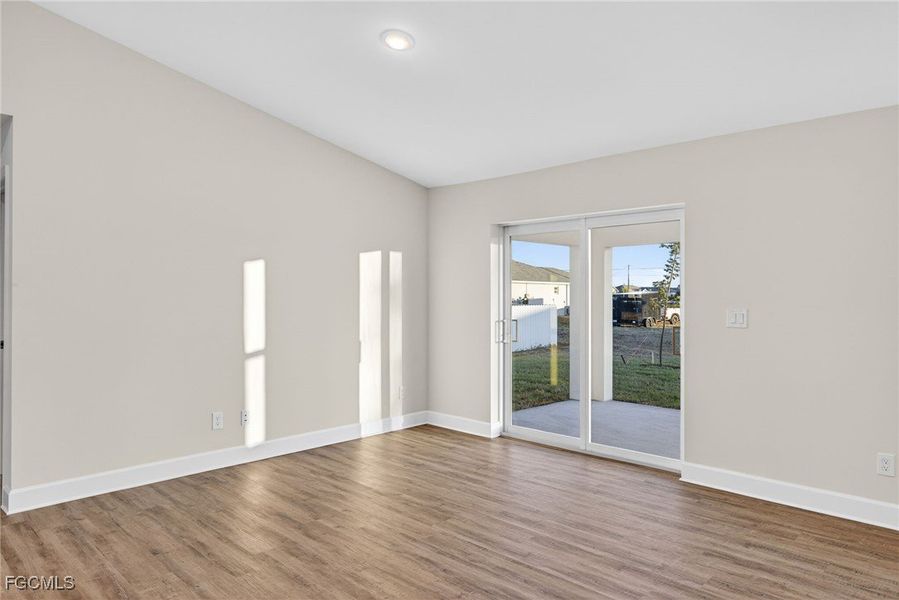 Spacious, unfurnished interior of a new home in Cape Coral, Cape Coral (Image 18).
