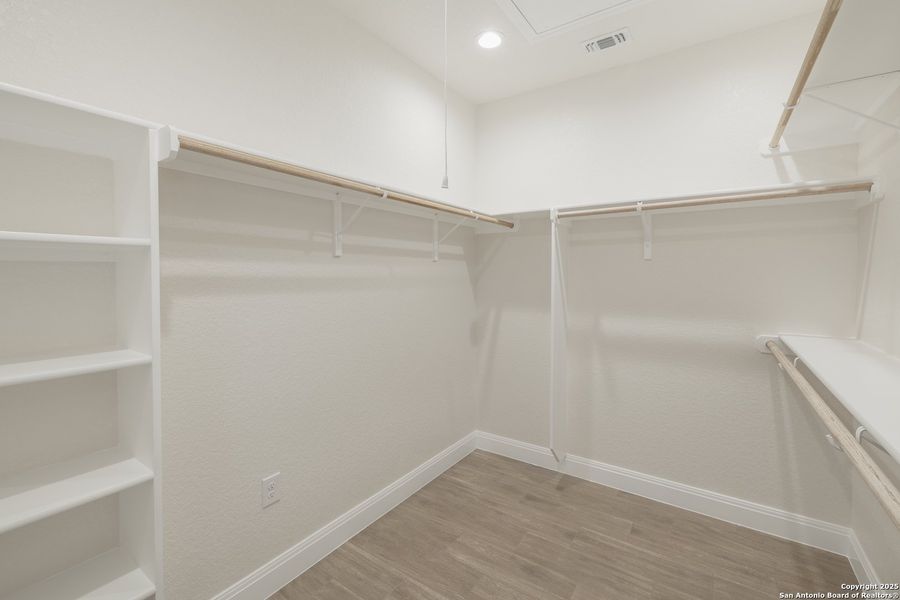 Spacious, unfurnished interior of a new home in , Poteet (Image 14).