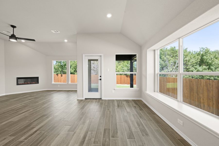 Spacious, unfurnished interior of a new home in Waterford Park, Weatherford (Image 16). Spacious, unfurnished interior of a new home in Waterford Park, Weatherford (Image 16).