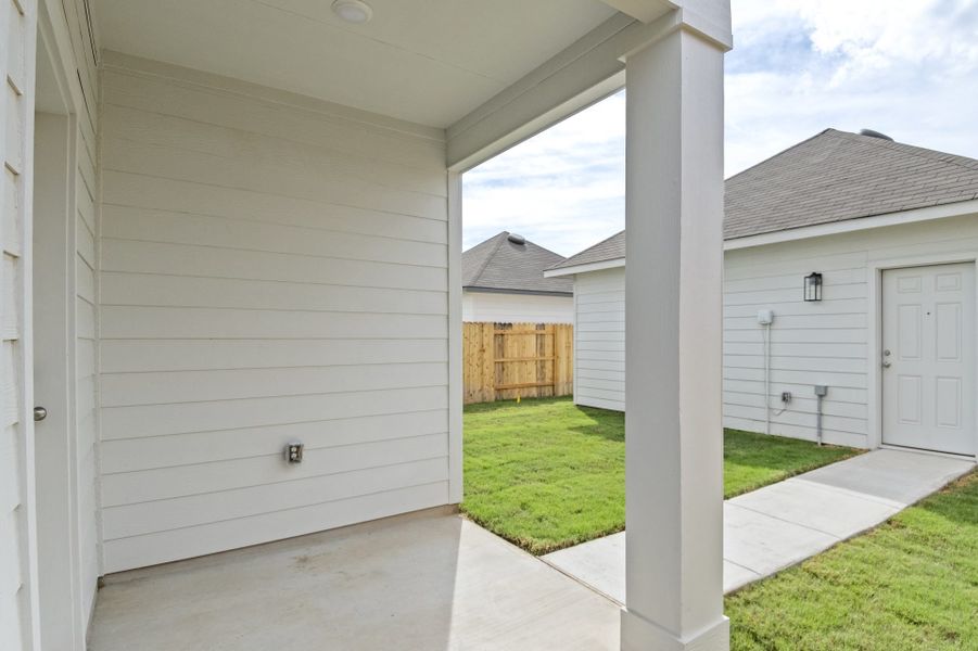 Exterior details and patio area of a home in Trace, San Marcos (Image 33).