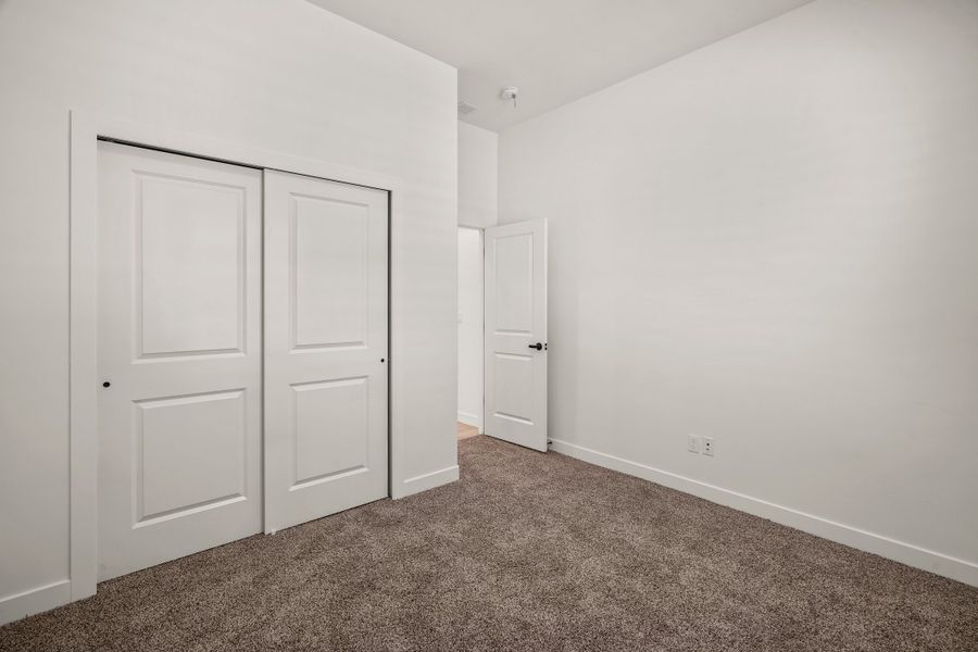 Spacious, unfurnished interior of a new home in Tierra Del Este 90, El Paso (Image 20).