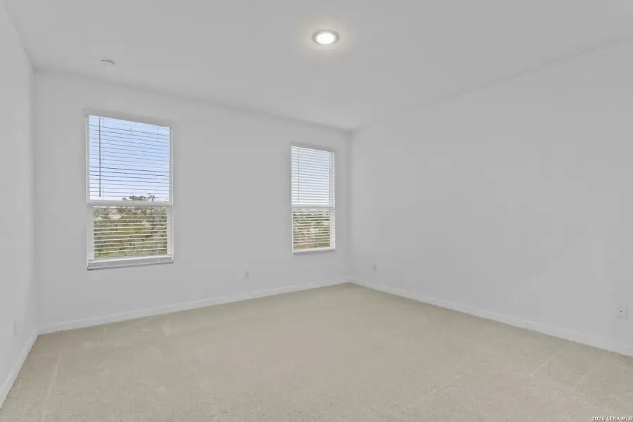 Spacious, unfurnished interior of a new home in Brookmill, San Antonio (Image 14).