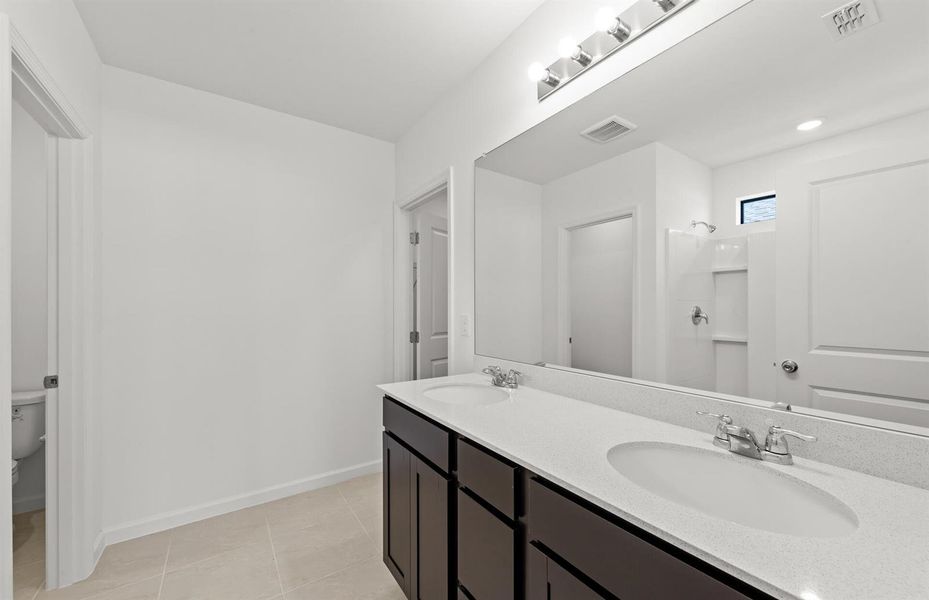 SWFL_CX_CAL_08800_Hanover_owners bath