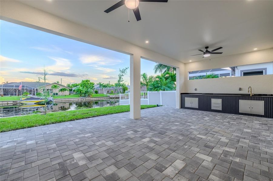 Spacious, unfurnished interior of a new home in , Cape Coral (Image 20).