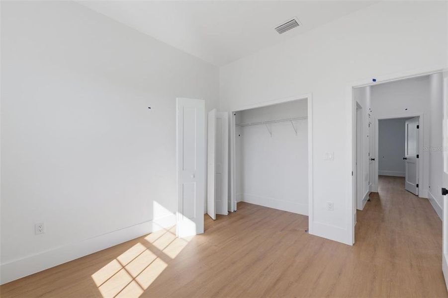 Spacious, unfurnished interior of a new home in , Ocala (Image 29).