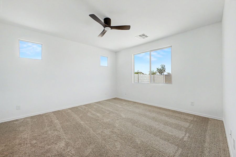 Spacious, unfurnished interior of a new home in Bella Vista Farms, San Tan Valley (Image 8).