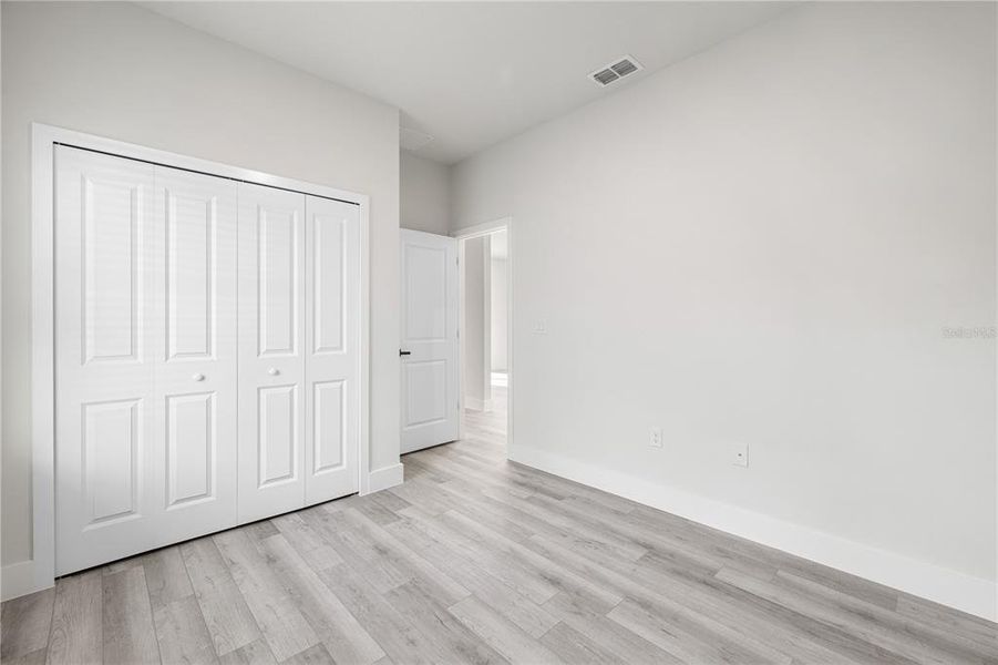 Spacious, unfurnished interior of a new home in , Dunnellon (Image 10).