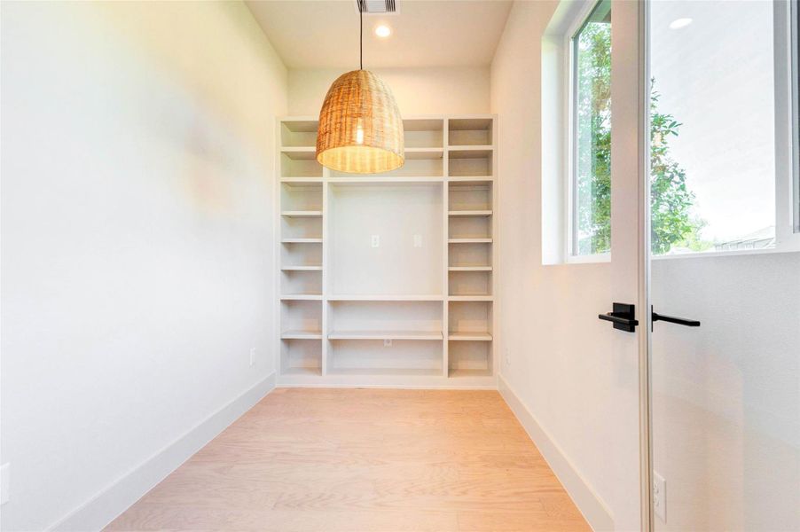 Spacious, unfurnished interior of a new home in , Fulshear (Image 14).