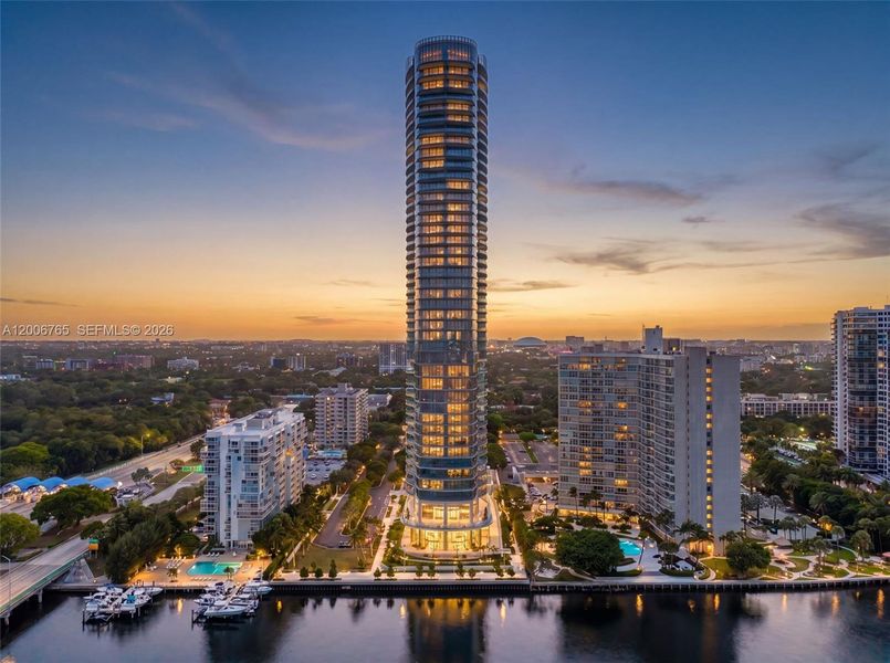 Condo located in Miami, FL showcasing its design and architecture (Image 2). Condo located in Miami, FL showcasing its design and architecture (Image 2).