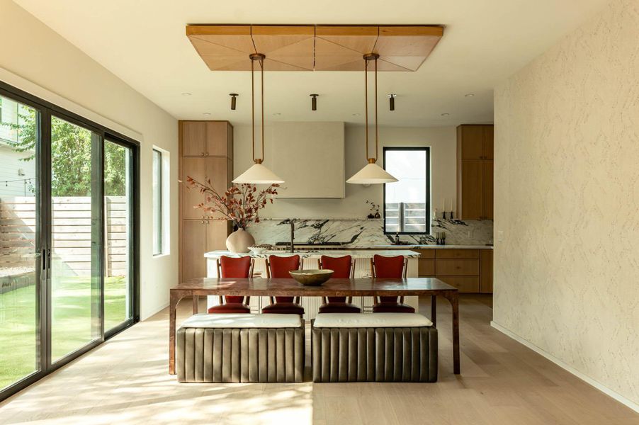 Dinging area accent wall with elegant textured wallpaper from Belgium