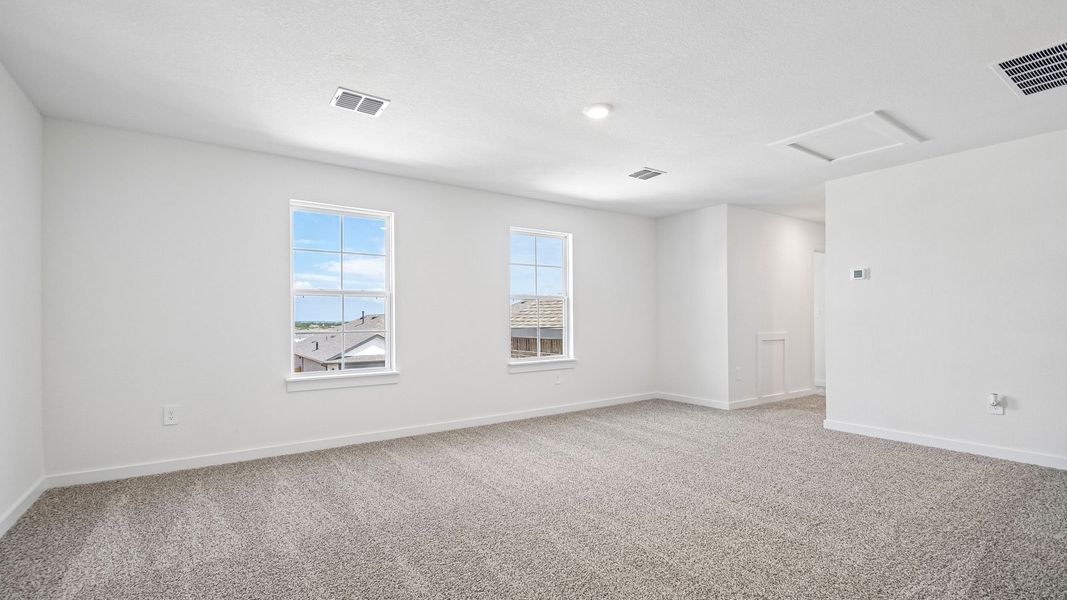 Spacious, unfurnished interior of a new home in Rosenbusch Ranch, Leander (Image 28).