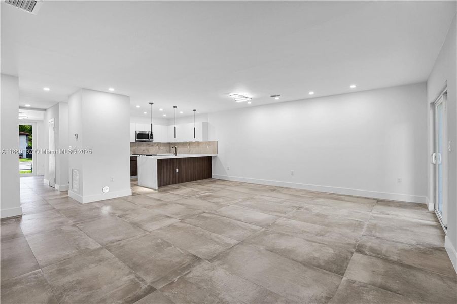 Spacious, unfurnished interior of a new home in , Miami (Image 26).