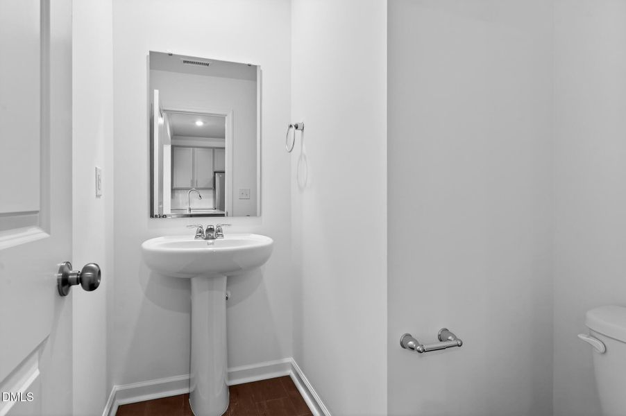 26_1108_Barred_Owl_Trl-Bathroom-8088 26_1108_Barred_Owl_Trl-Bathroom-8088