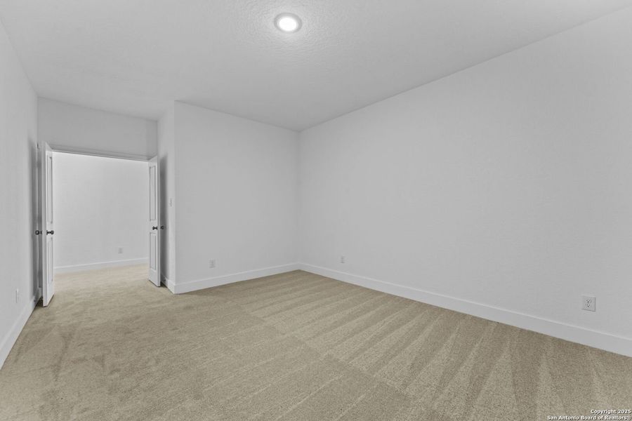 Spacious, unfurnished interior of a new home in Gatehouse: Classic Collection, New Braunfels (Image 30).