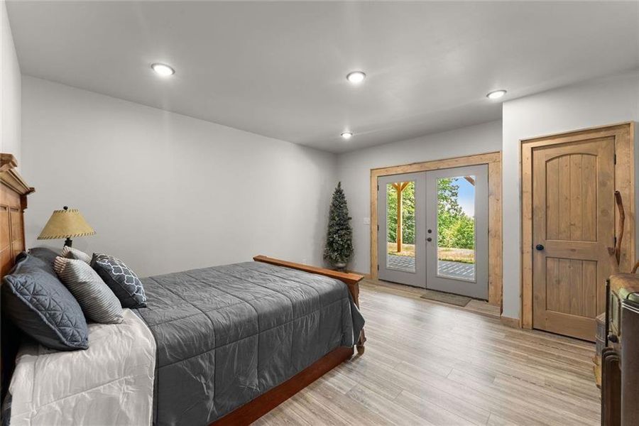 Furnished interior view inside a new home in , Cleveland (Image 43).